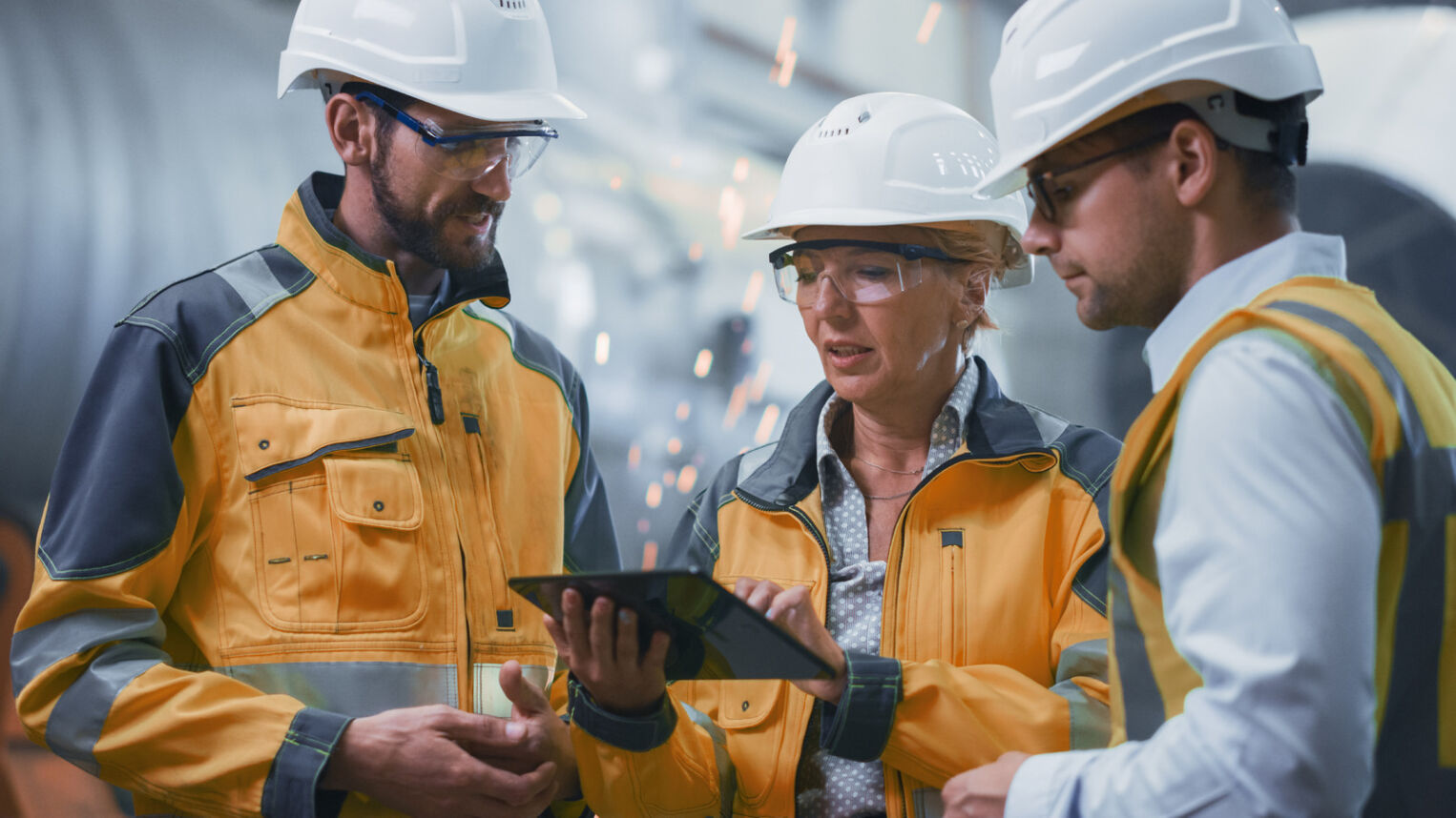 blog_contractor_worker_group
