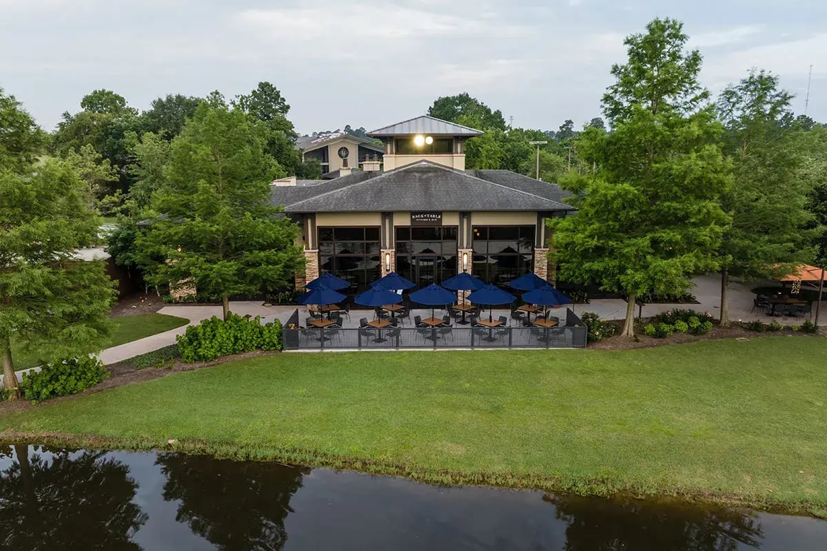photos-dining-backtable-exterior